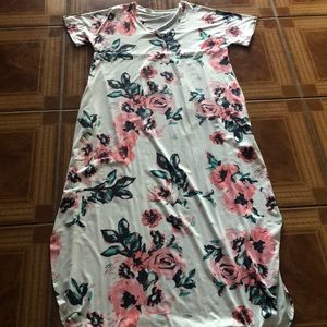 Worn 1 time maxi dress